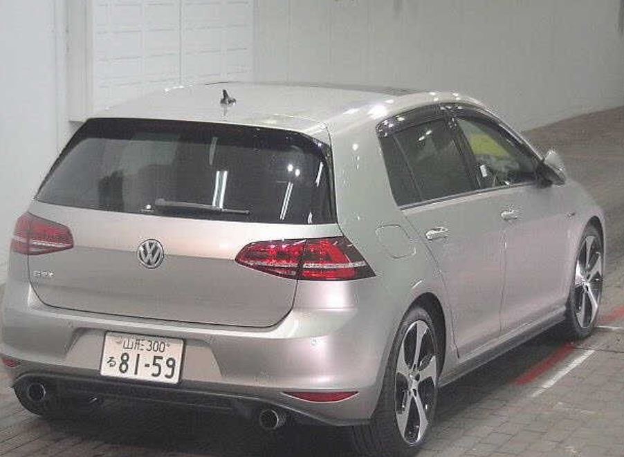 VOLKAWAGEN GOLF